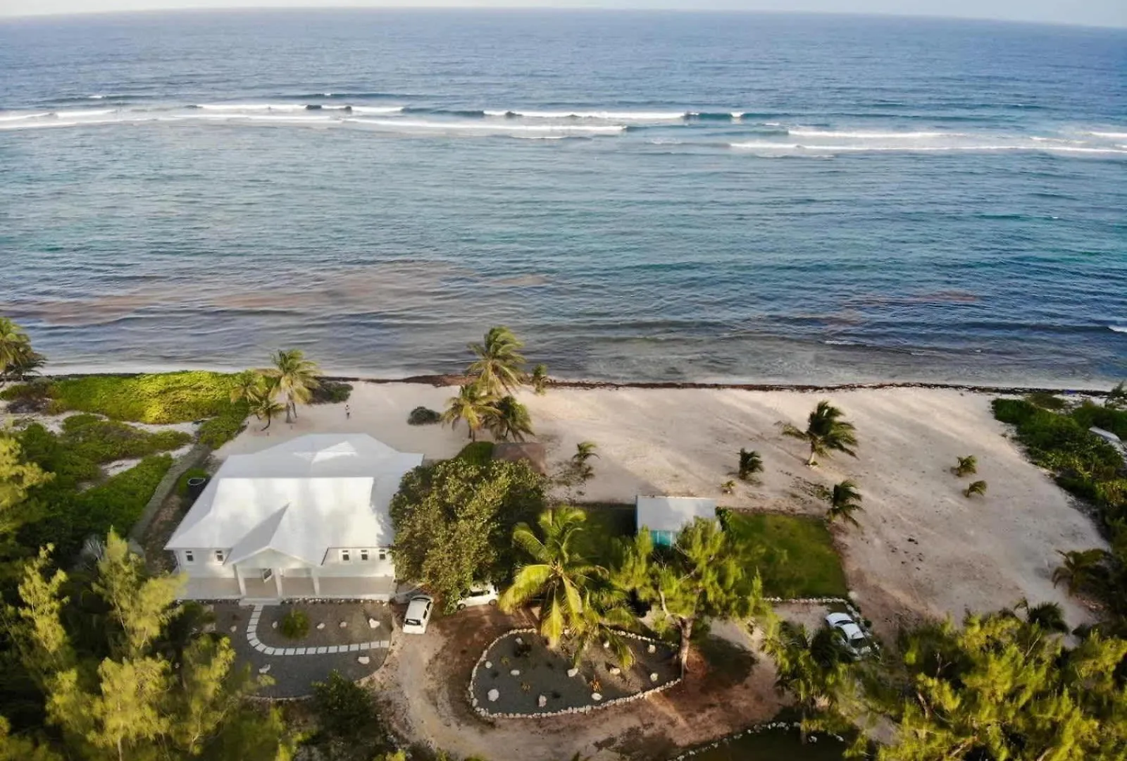 Peaceful Ocean Front Beach House In Bodden Town Kajmanské ostrovy
